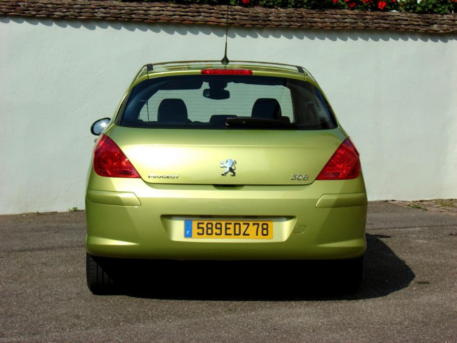  Peugeot 308 5-Door 2008 года  (фото 2 из 21)